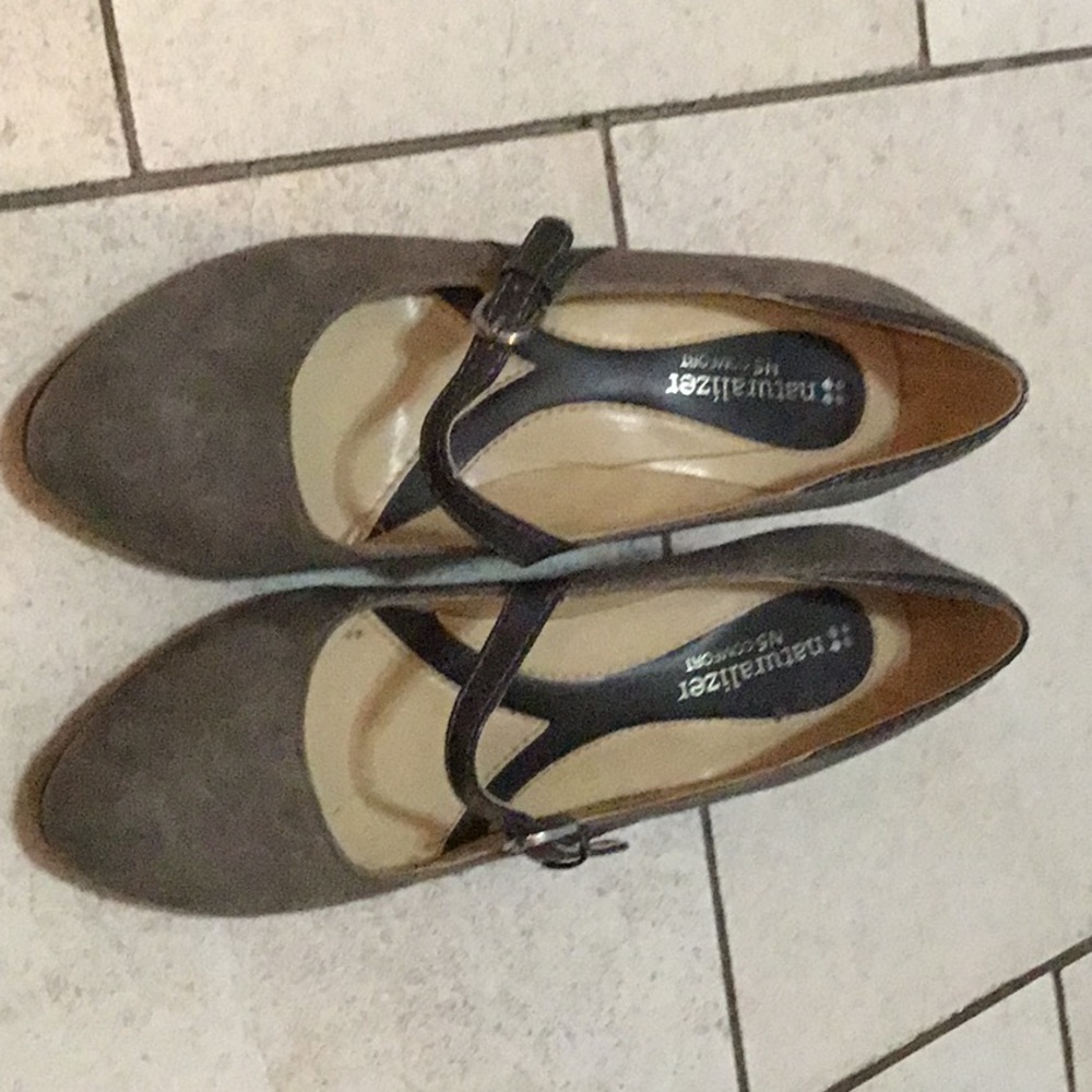 Naturalizer Mary Jane heels
